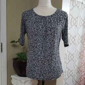 Liz Clairborne Carreer Blouse Black White Patterned ShortSleeve Pleated Detaill